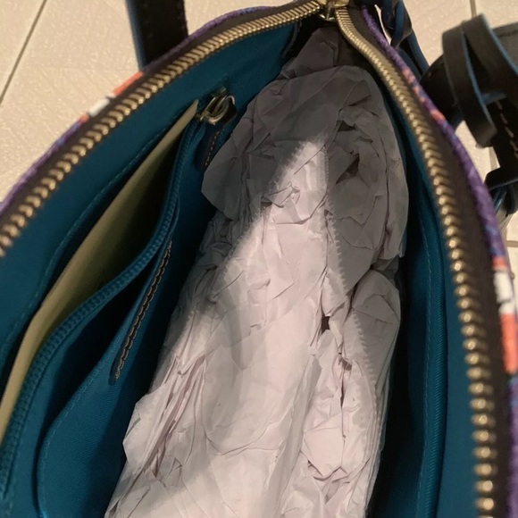 NWT Dooney and Bourke Disney Aladdin satchel - Picture 4 of 6